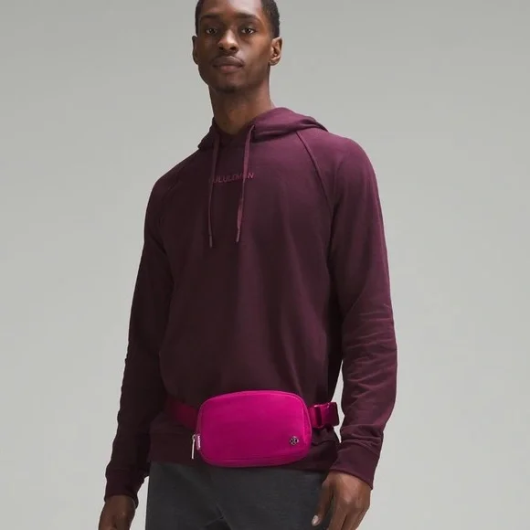 NWT Lululemon Everywhere Belt Bag Wild Berry - Picture 8 of 9